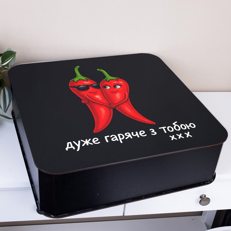 Коробка квадратная 40 см "Люблю" черная с бантом